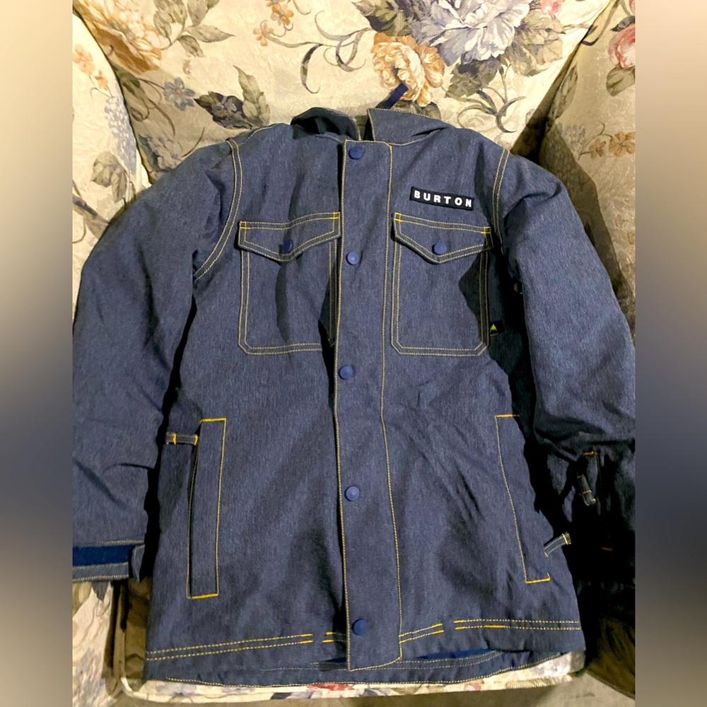 Boys sized medium Burton snow jacket. Like new….. worn 1 time.